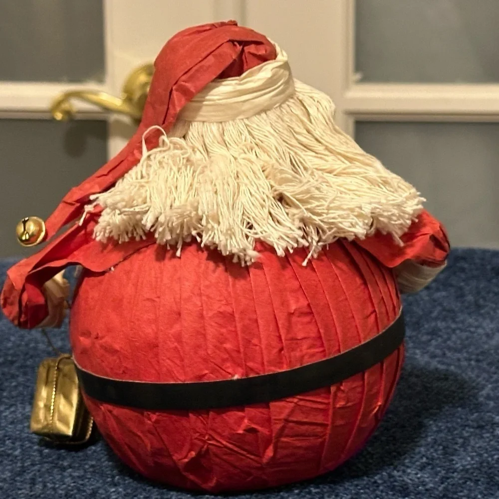 Delightful round Santa made with paper. Very cute!